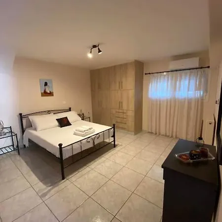 Maria's Modern , شقة Monemvasía