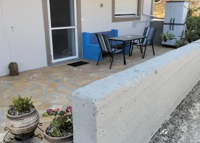 Maria's Modern , מונמבאסיה